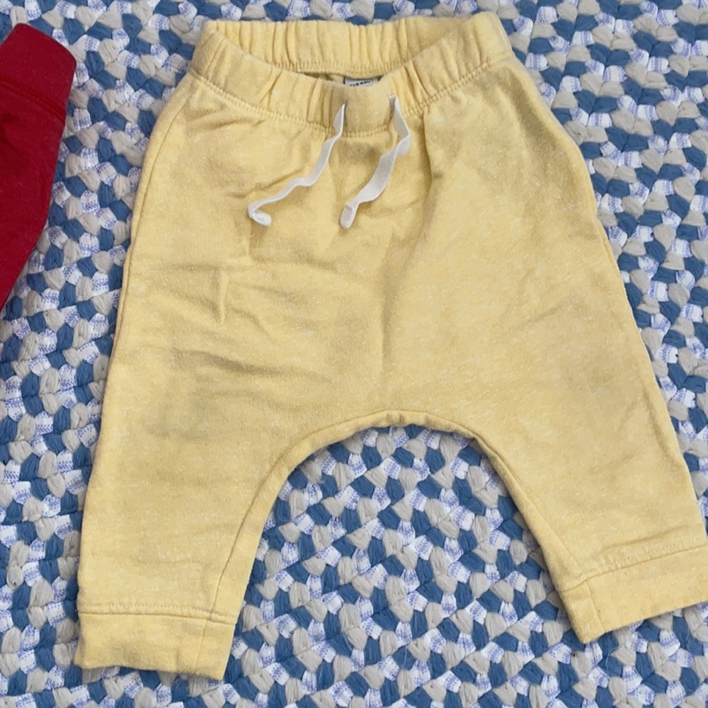 3x Old Navy pants in 6-12mo - Picture 4 of 7